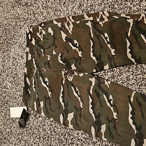 Boys size 6 camouflage pants. New with tag. Canyon club. - Picture 4 of 6